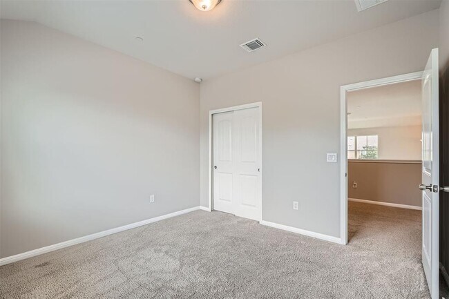 Building Photo - 516 E Slaughter Ln