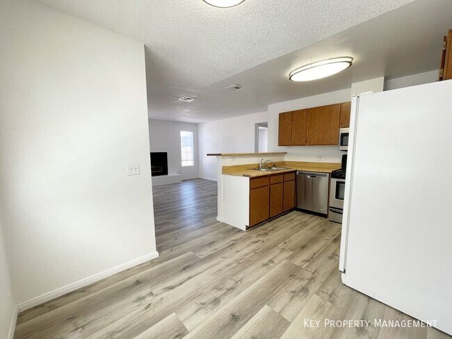 Building Photo - 2705 Jennydiane Dr