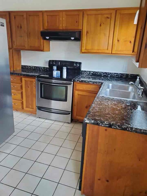 Building Photo - 24 Lakeview Dr