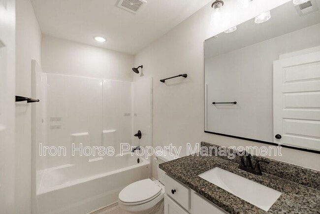 Building Photo - 125 Harper St