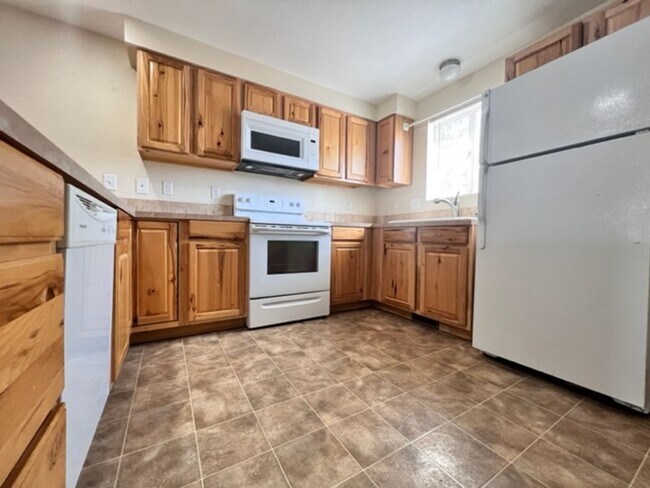 Building Photo - 6529 W Douglas St