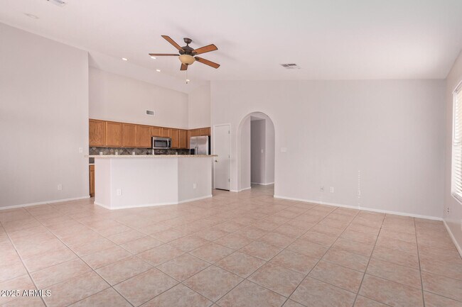 Building Photo - 208 E Devon Dr