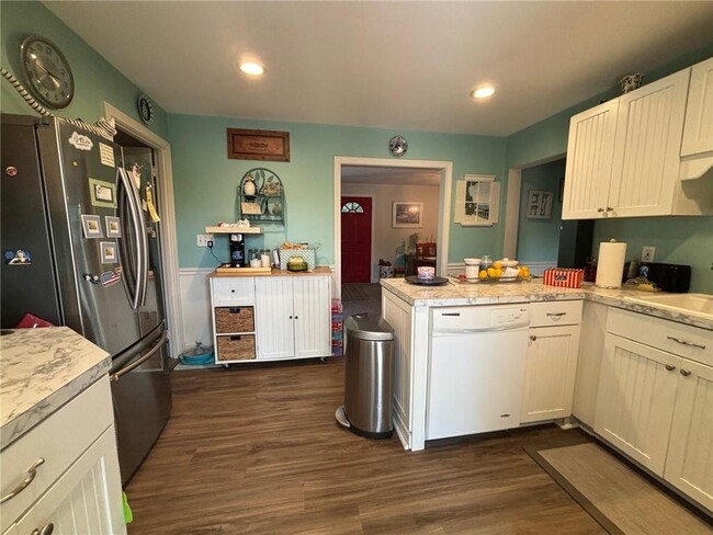 Building Photo - 6 Hickory Ave