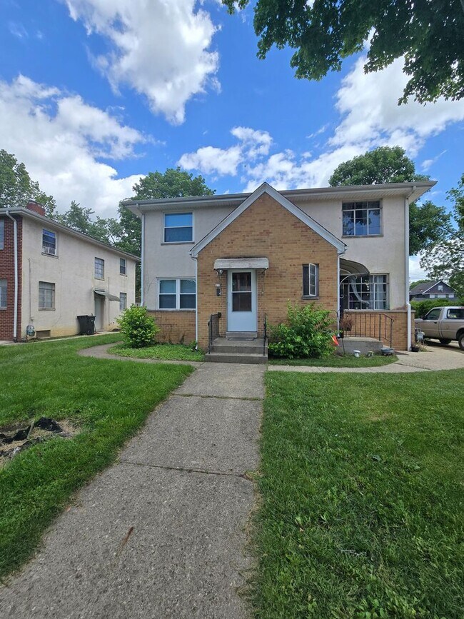 Building Photo - 110-112 N TERRACE AVE