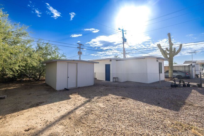 Building Photo - Tour this Private Marana Casita Today! Uni...