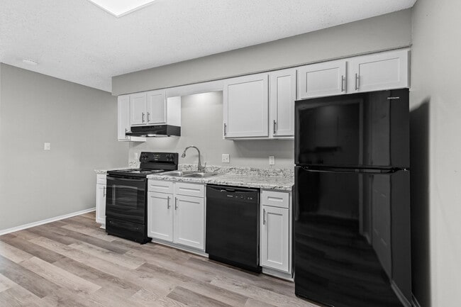 Building Photo - Newly Renovated Duplex in West Fayetteville!