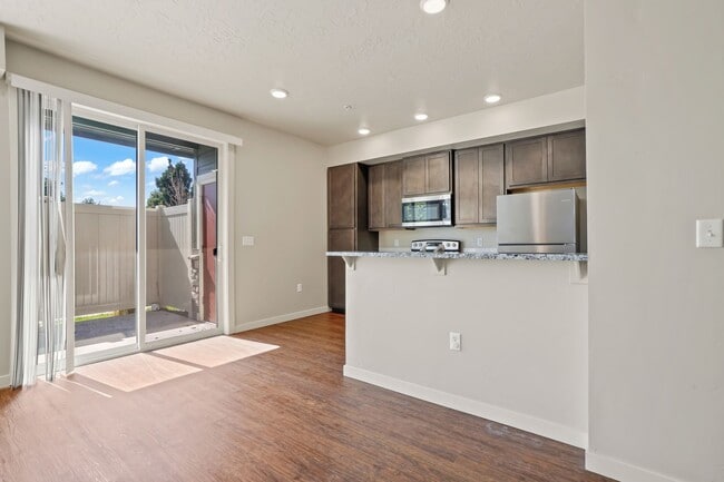 Building Photo - Beautiful Home in Garden City!