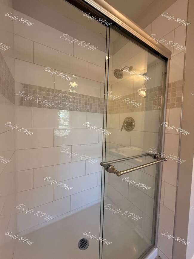 Building Photo - 15602 Maple St