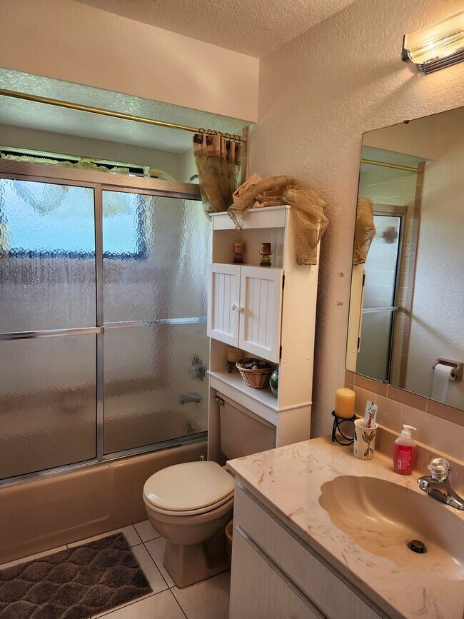 Building Photo - VERY NICE PORT CHARLOTTE HOME FOR ANNUAL RENT!