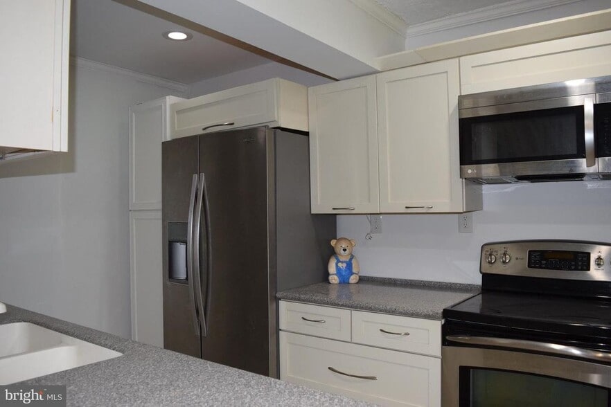 Building Photo - 7023 Kelly Rd