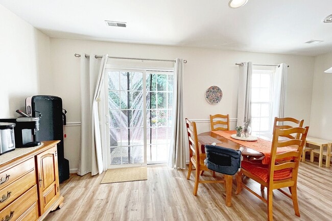 Building Photo - Pet-Friendly Ridgecrest Townhome