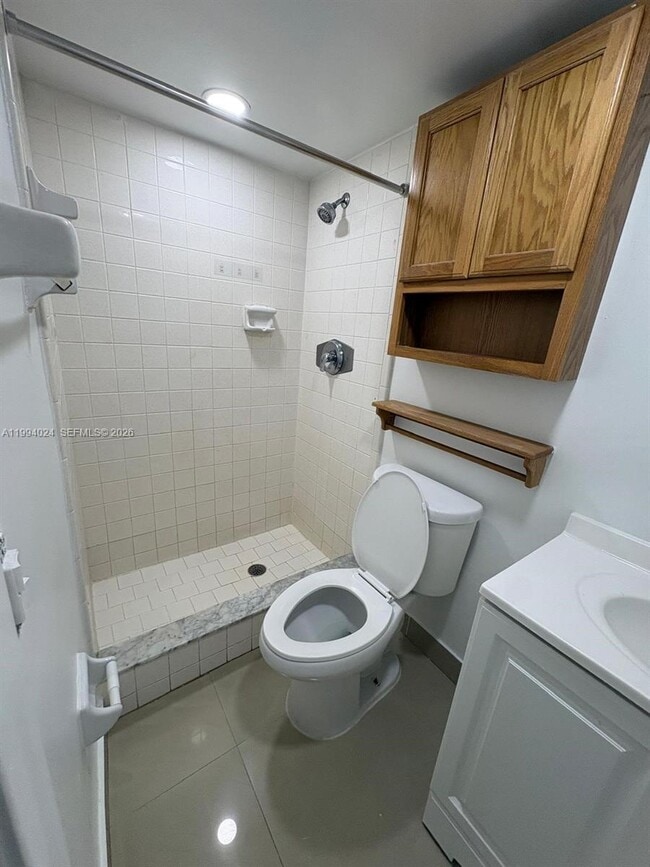 Building Photo - 101 SE 6th Ave