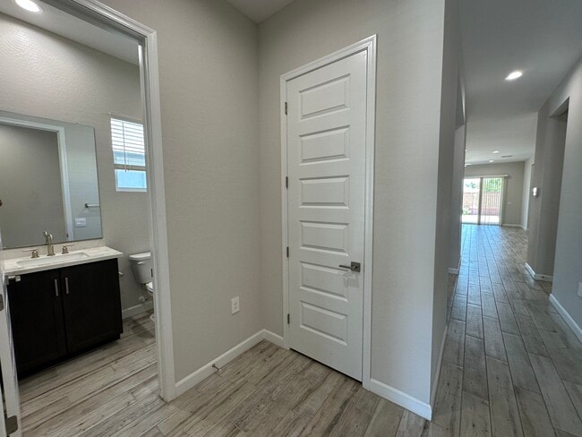 Building Photo - 10319 W Harmony Ln