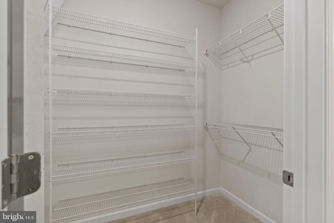 Building Photo - 23235 Milltown Knoll Square