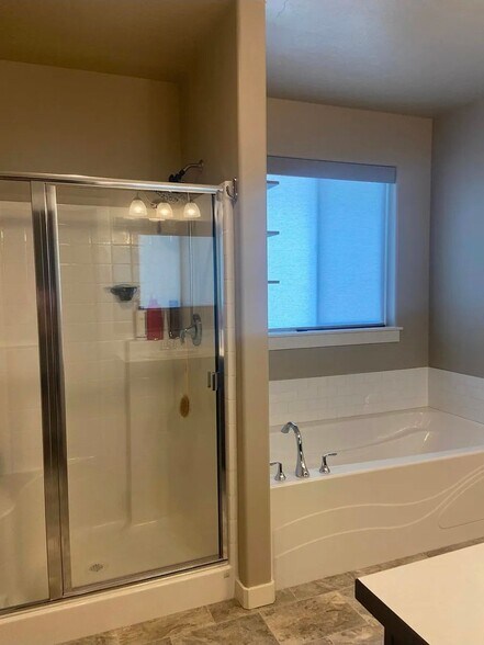 Building Photo - 3568 N Eleanor Way