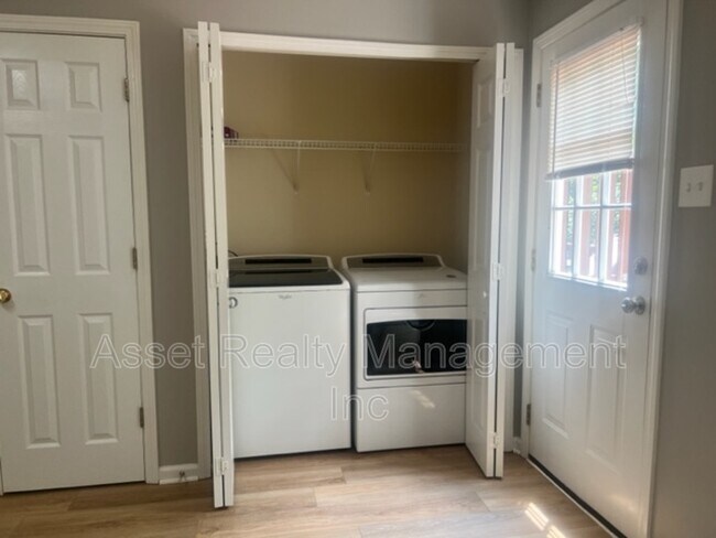 Building Photo - 11011 Woody Dr