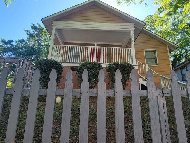 Building Photo - Minutes from Downtown Atlanta, the Atlanta BeltLine, Mercedes-Benz Stadium, Lee + White,