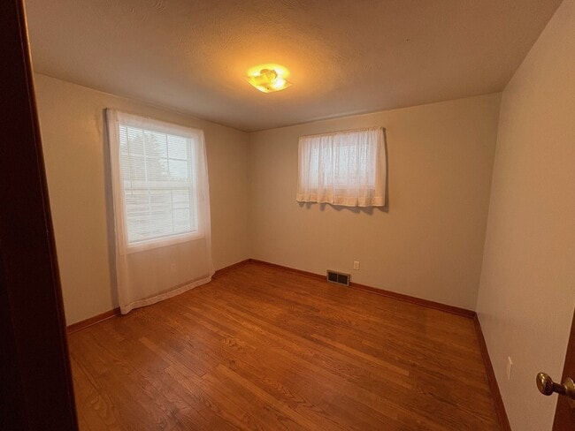 Building Photo - 1115 Lake St