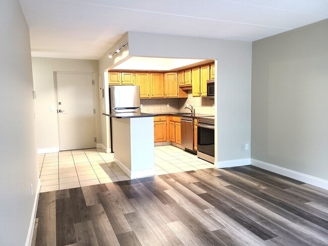 Building Photo - 576 Washington St