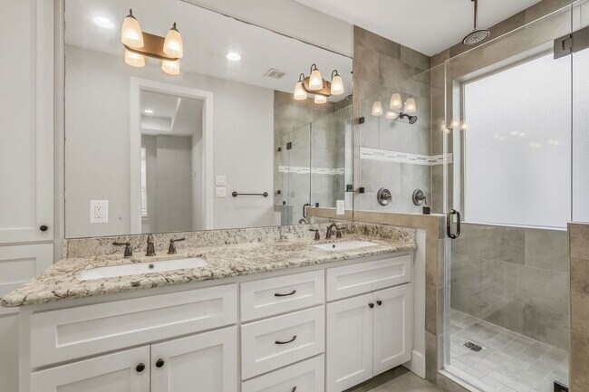 Building Photo - 2441 Charleston St