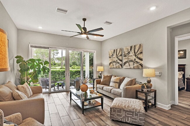 Building Photo - Like New Luxury Home For Rent In St. John County.