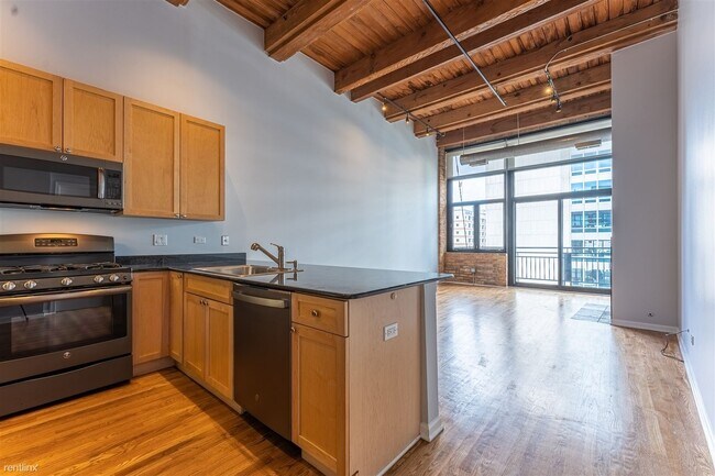 Building Photo - 2 br, 2 bath Condo - 521 W Superior St Uni...