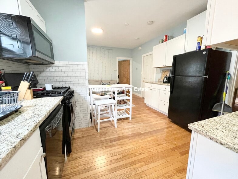 Building Photo - 44 Ward St