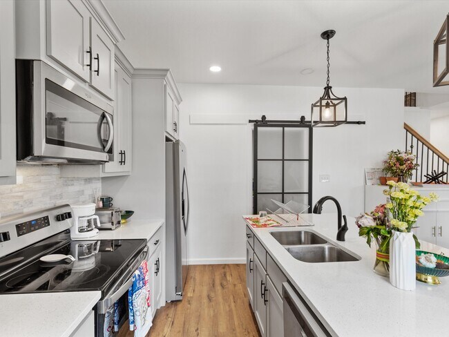 Building Photo - 3517 Mission St