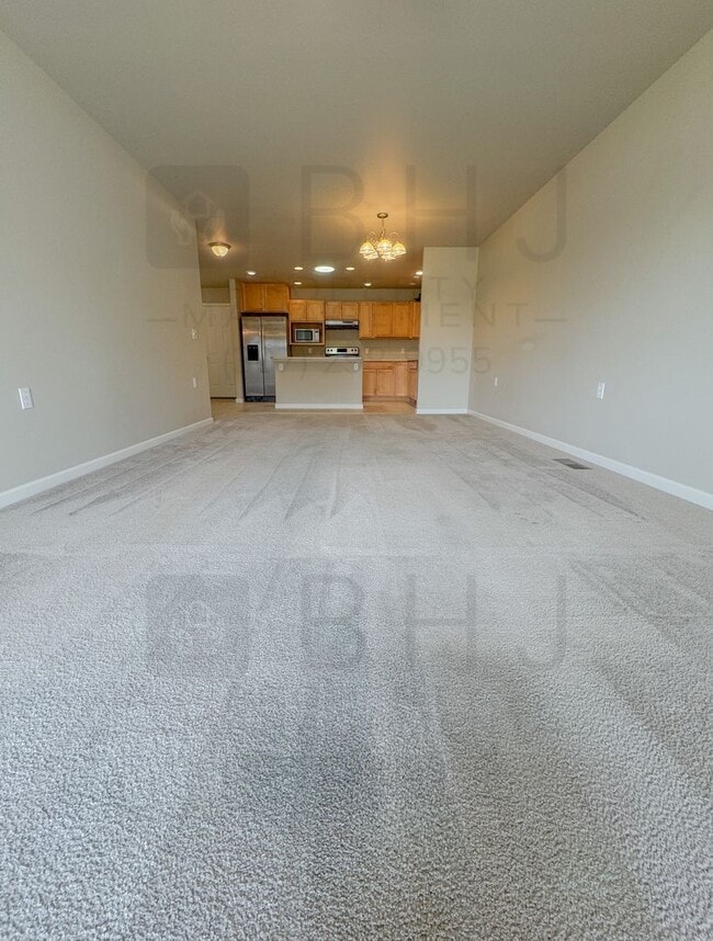 Building Photo - 2 Bed/ 2 Bath twin home in HOA community