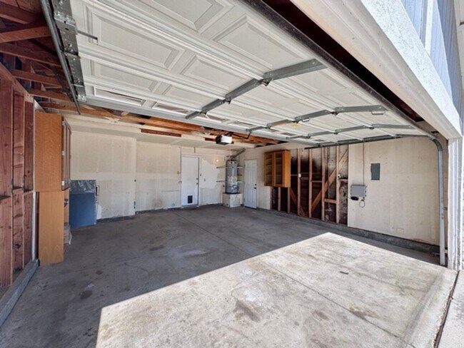 Building Photo - Spacious 3 Bedroom Menifee Home with Bonus...