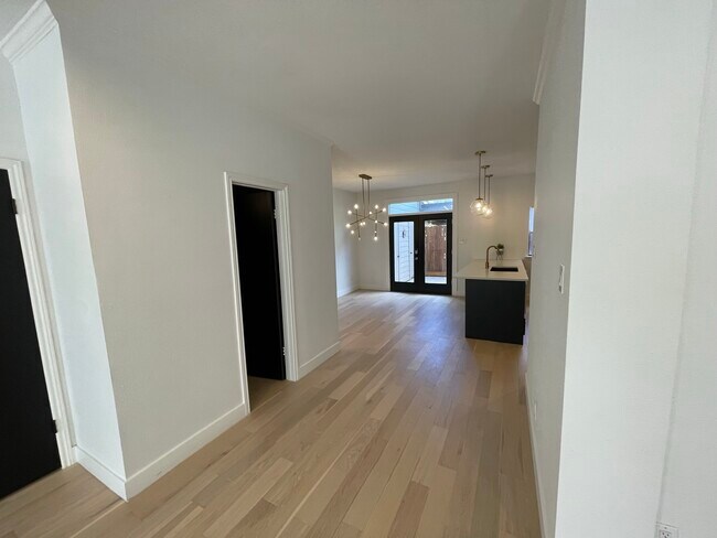 Building Photo - 1201 McDuffie St