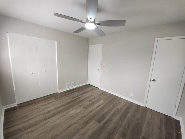 Building Photo - 5370 Longmeadow Ln