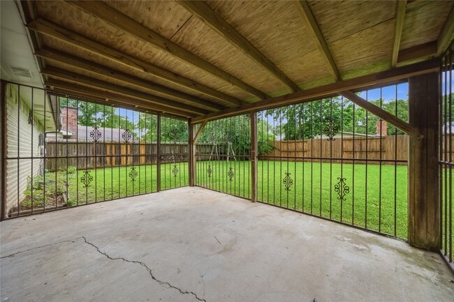 Building Photo - 2126 Quail Valley E Dr