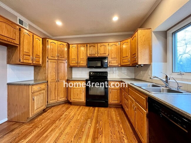 Building Photo - Beautiful Four Bedroom Home in Blue Valley...