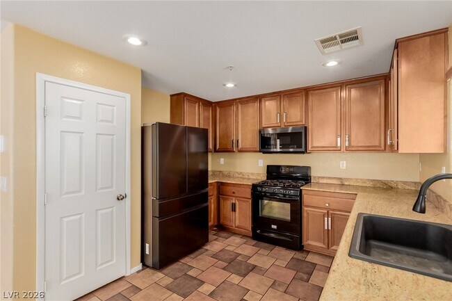 Building Photo - 179 Redwood Pond Dr