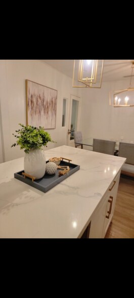 Primary Photo - 6014 Hoover Ave