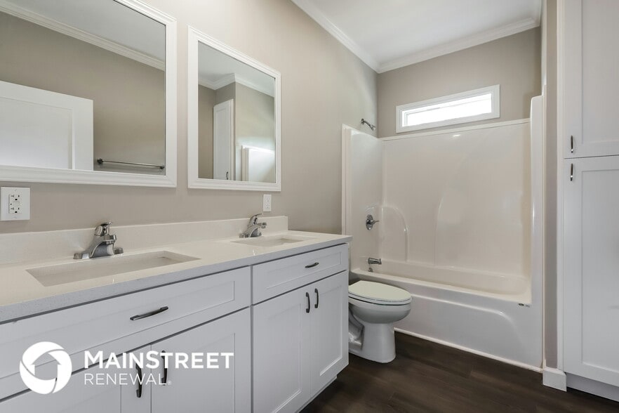 Building Photo - 513 Emma St