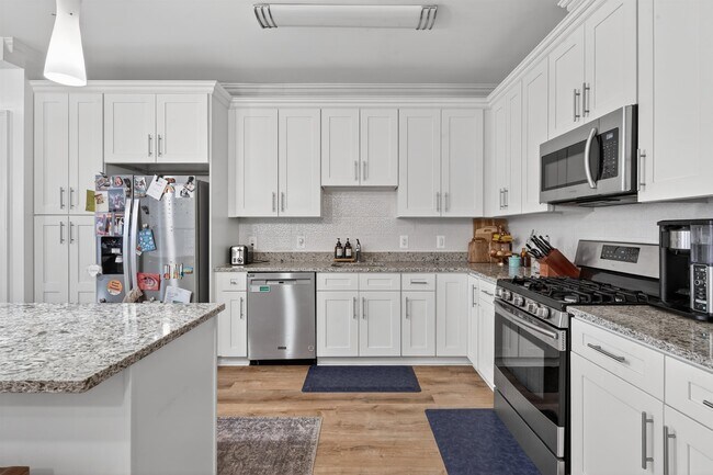 Building Photo - 140 36th St
