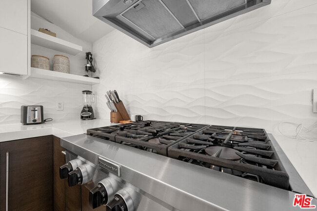 Building Photo - 20159 Hatteras St