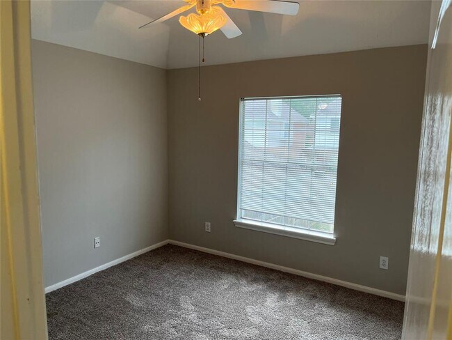 Building Photo - 6507 Stone Briar Dr
