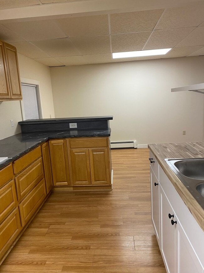 Building Photo - one bedroom Apartment