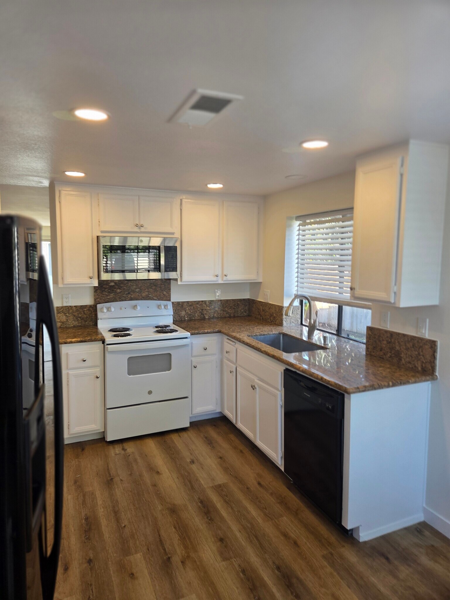 Building Photo - 9528 Bayamon Rd