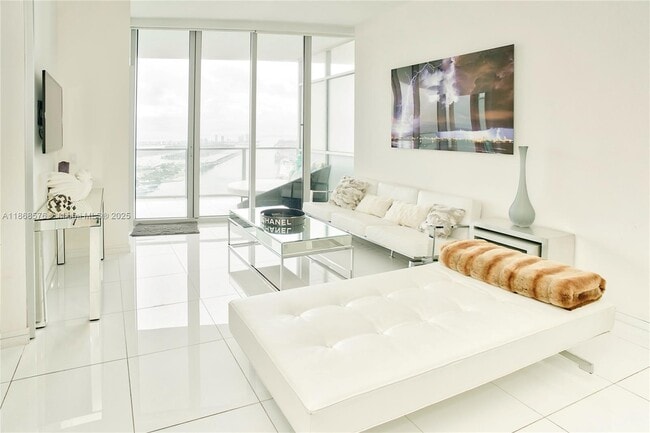 Primary Photo - 1100 Biscayne Blvd