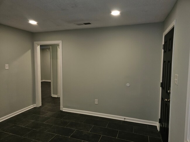 Building Photo - 2666 Supreme Ave