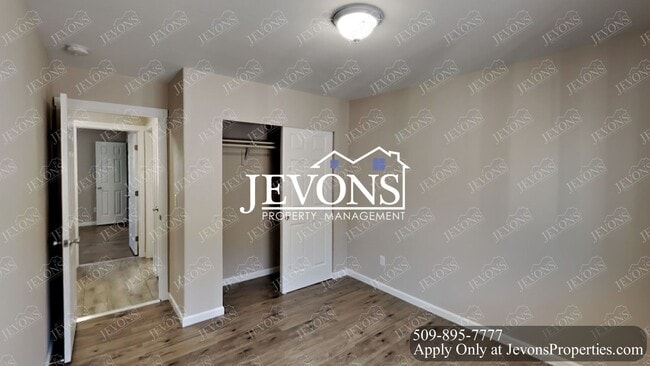 Building Photo - 1912 W Mead Ave