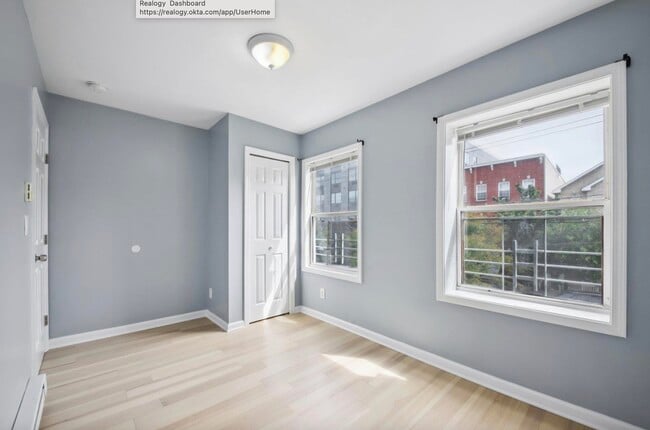 Building Photo - 259 Pine St