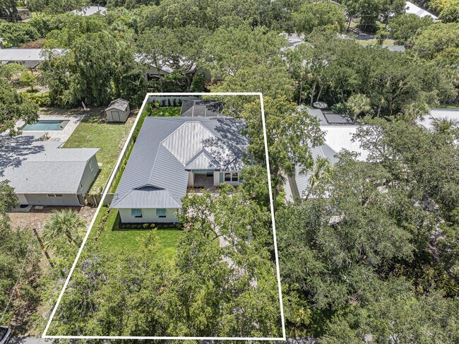 Building Photo - 9340 Frangipani Dr
