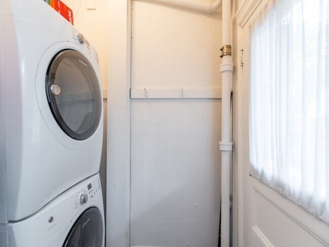 Building Photo - 40 Marshall St