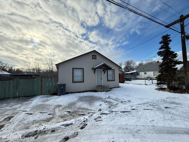 Building Photo - Quiet 2-Bedroom Home Along Hwy 12 – Large Yard
