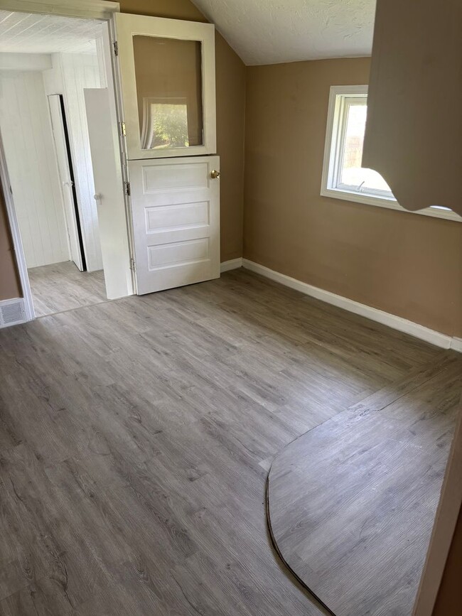 Building Photo - Section 8 welcome, 4bd 2 bath
